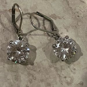 Beautiful Women’s sparkly Earrings!